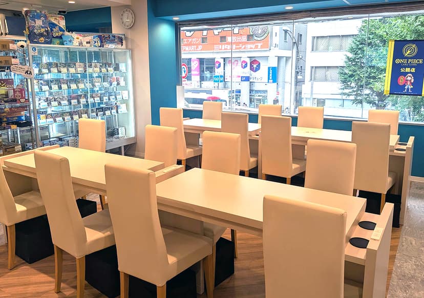 トレカラウンジ秋葉原店 店内